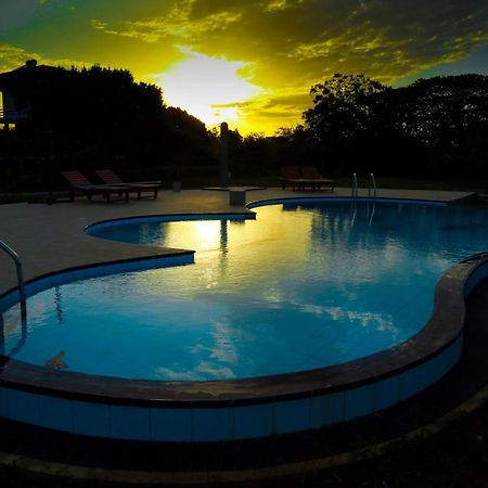 Lake Villa Resort ティッサマハーラーマ エクステリア 写真