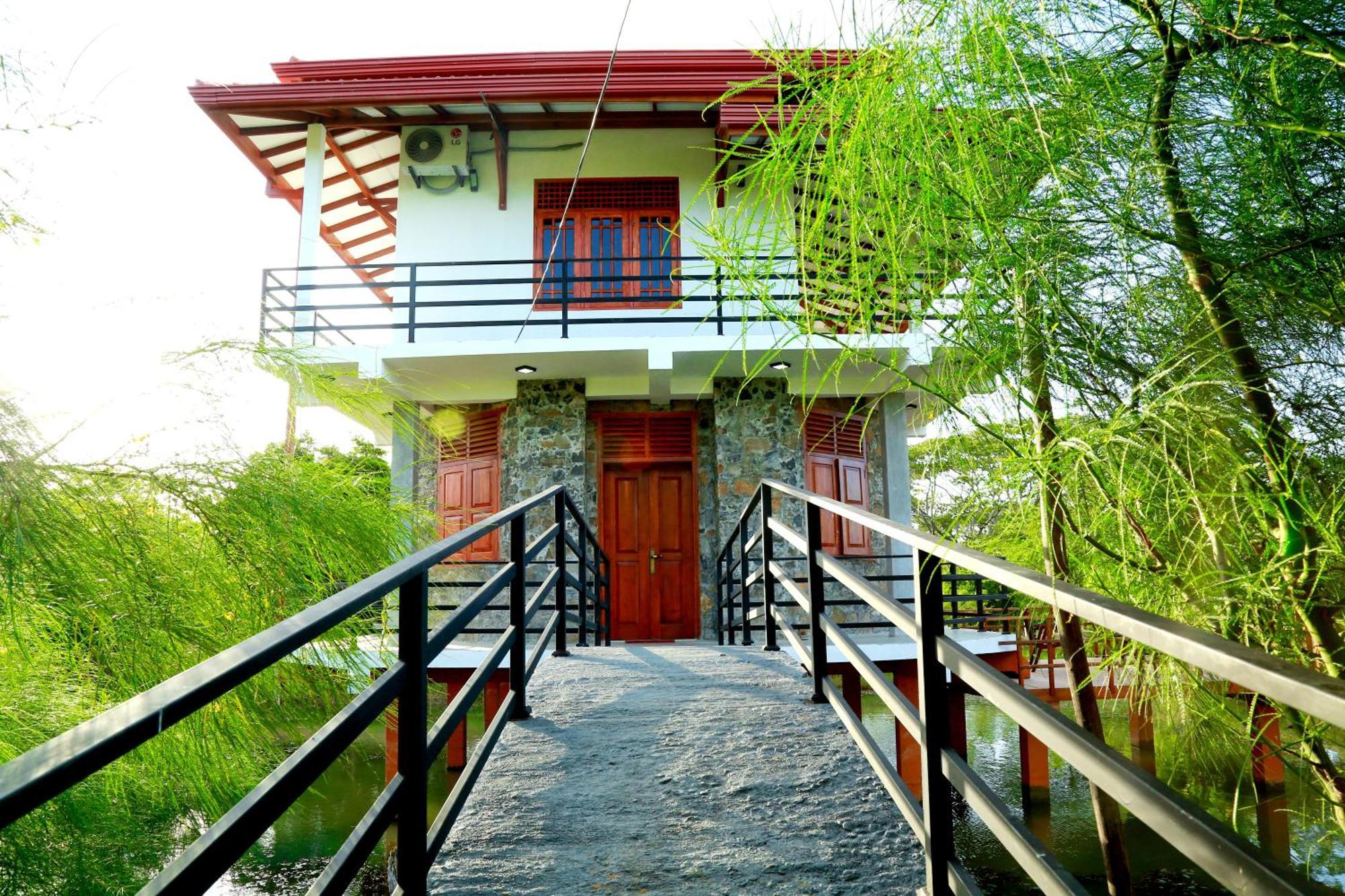Lake Villa Resort ティッサマハーラーマ エクステリア 写真