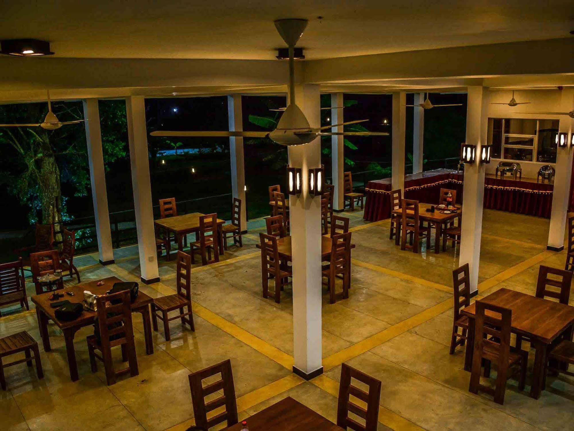 Lake Villa Resort ティッサマハーラーマ エクステリア 写真
