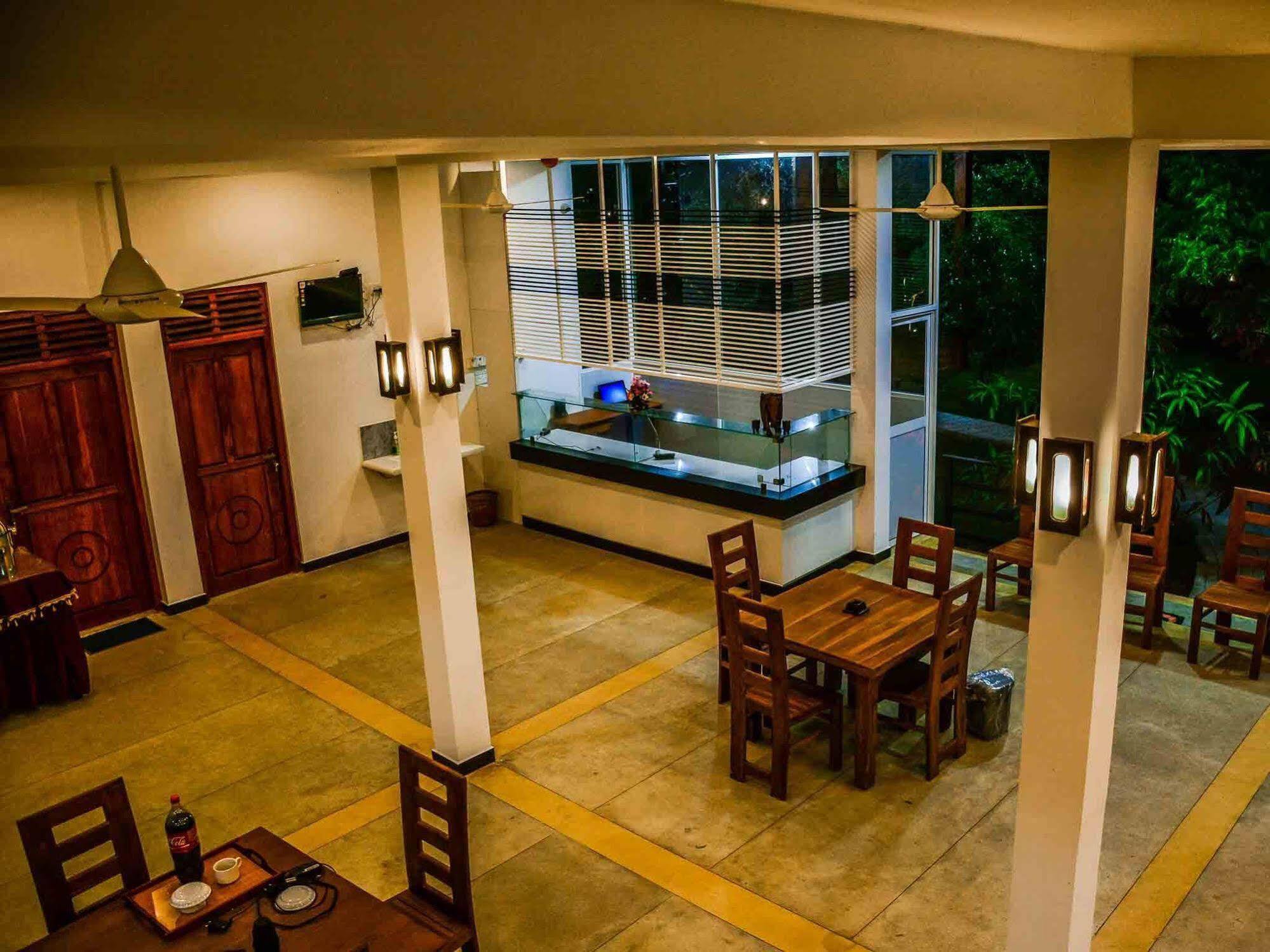 Lake Villa Resort ティッサマハーラーマ エクステリア 写真